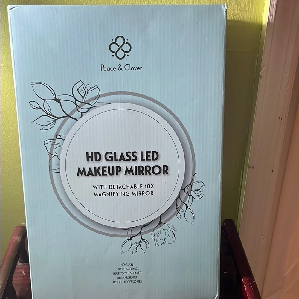 🆕 Peace & Clover HD Glass LED Makeup Mirror
